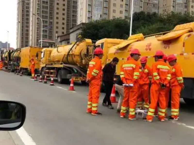 金阳卫星花园附近清掏化粪池市政管道清淤